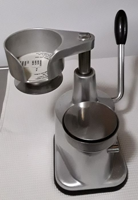 Formadora de hambúrgueres OMAS Profissional BT 10