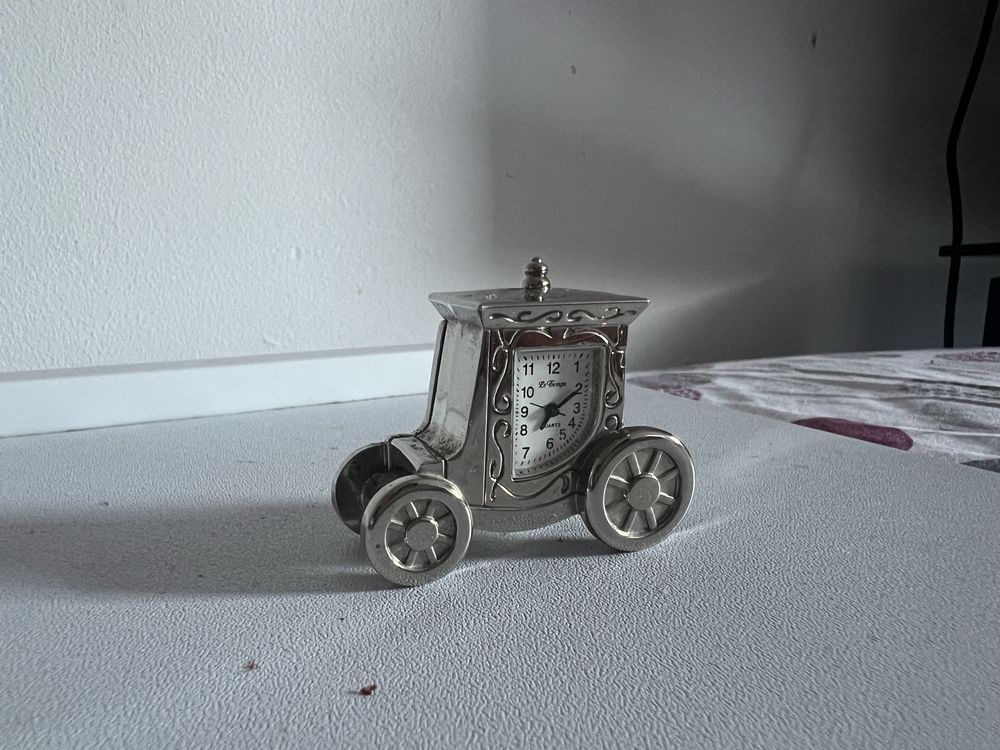 coleção de relogios miniatura de mesa