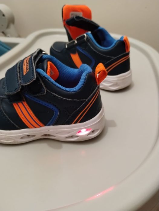 Sprzedam adidaski dla chłopca rozmiar 20