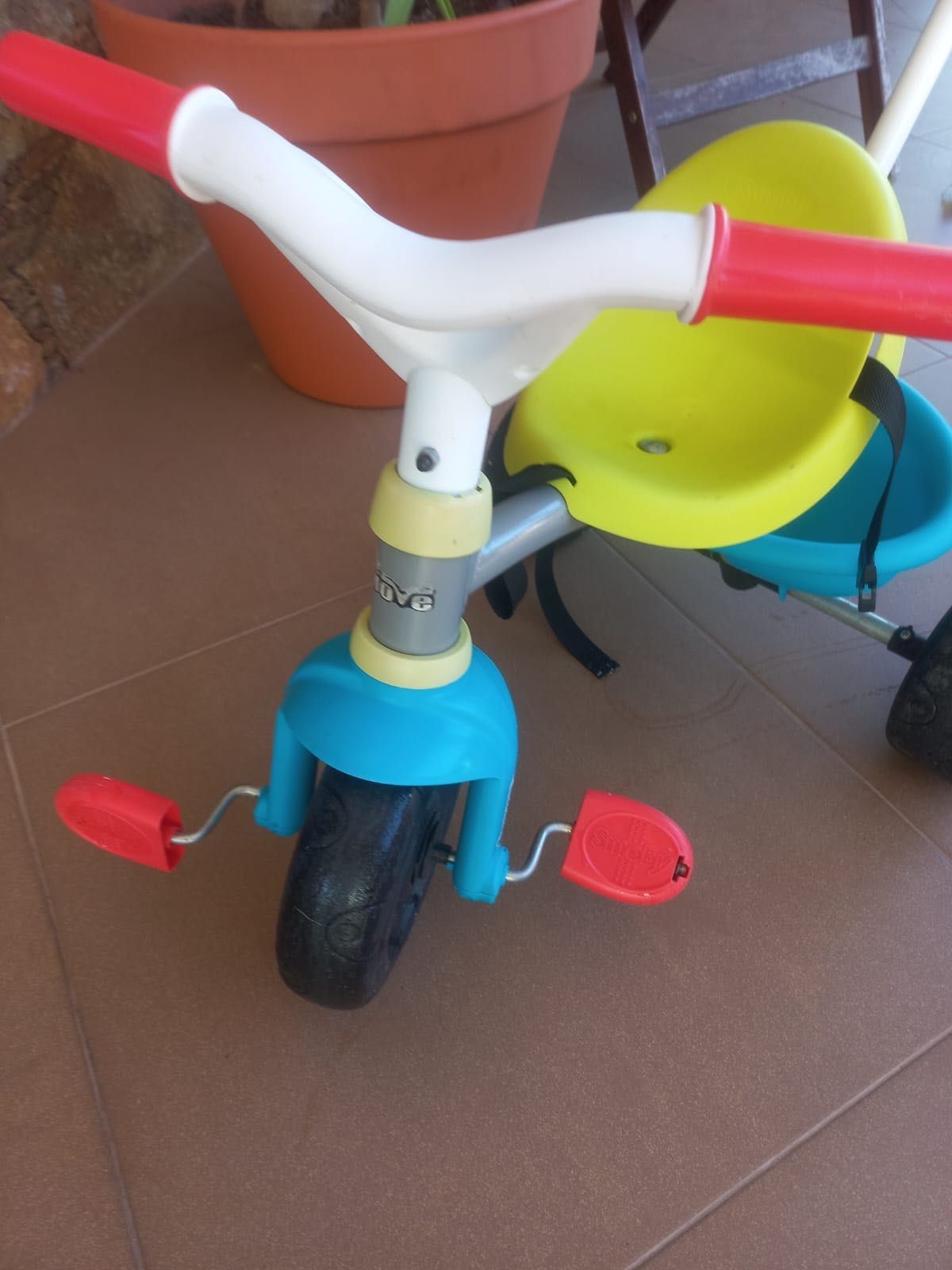 Triciclo move criança