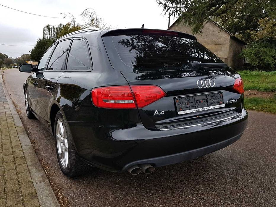 AUDI A4 B8 - 140PS ! PANORAMA  * Black Edition *