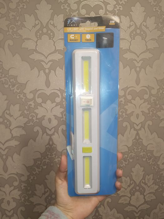 Світильник на батарейках настінний магнітний