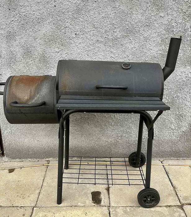 Grill z wędzarnią