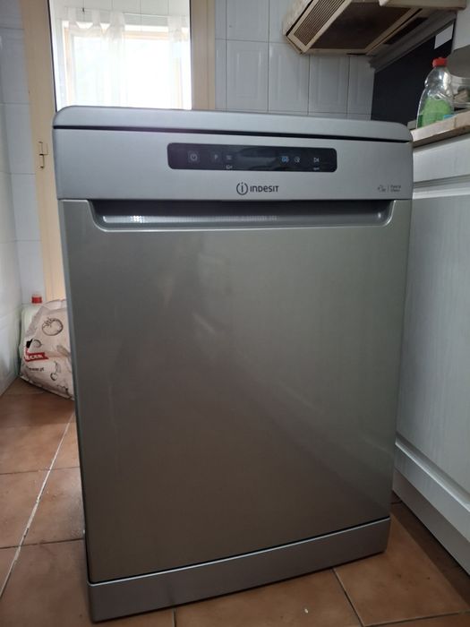 Máquina de Lavar Louça