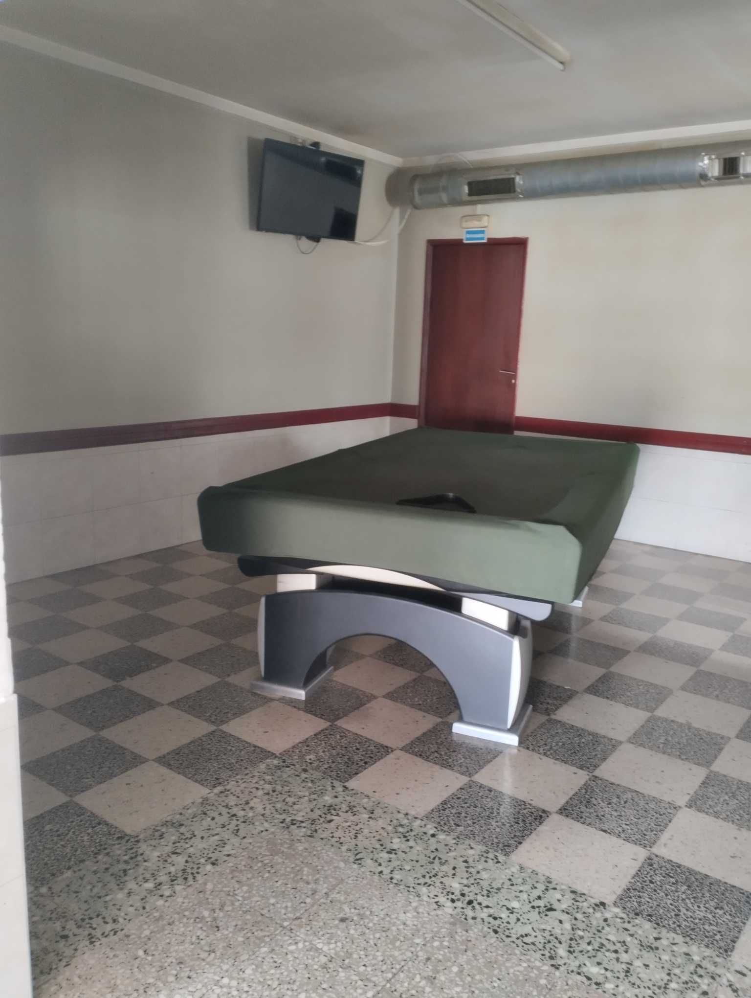 Arrendamento de café com esplanada