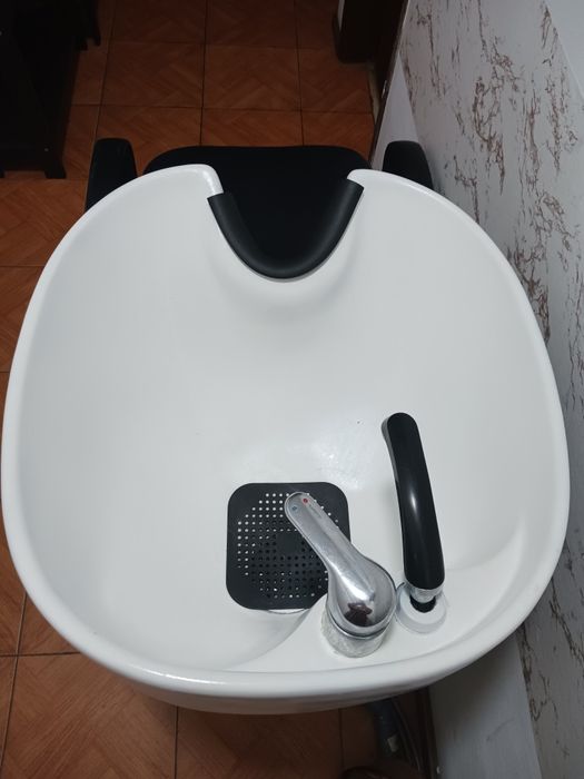 Vendo lavatorio e cadeira cabeleireiro.