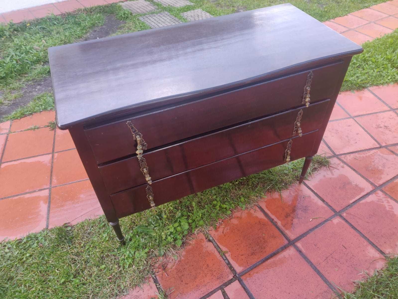 Comoda de madeira antiga
