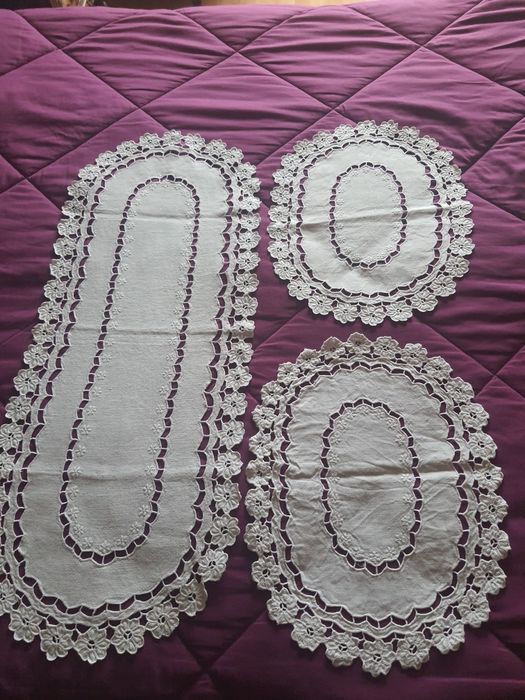 Três naperons de quarto