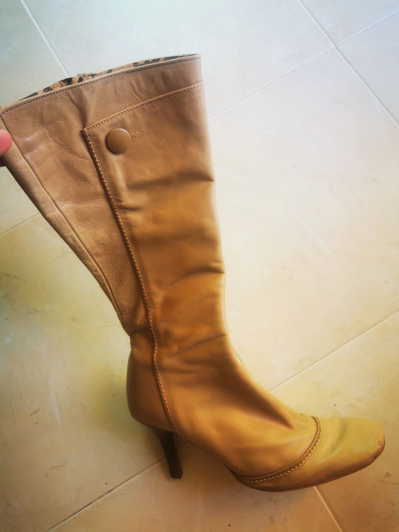 Botas cano alto camel