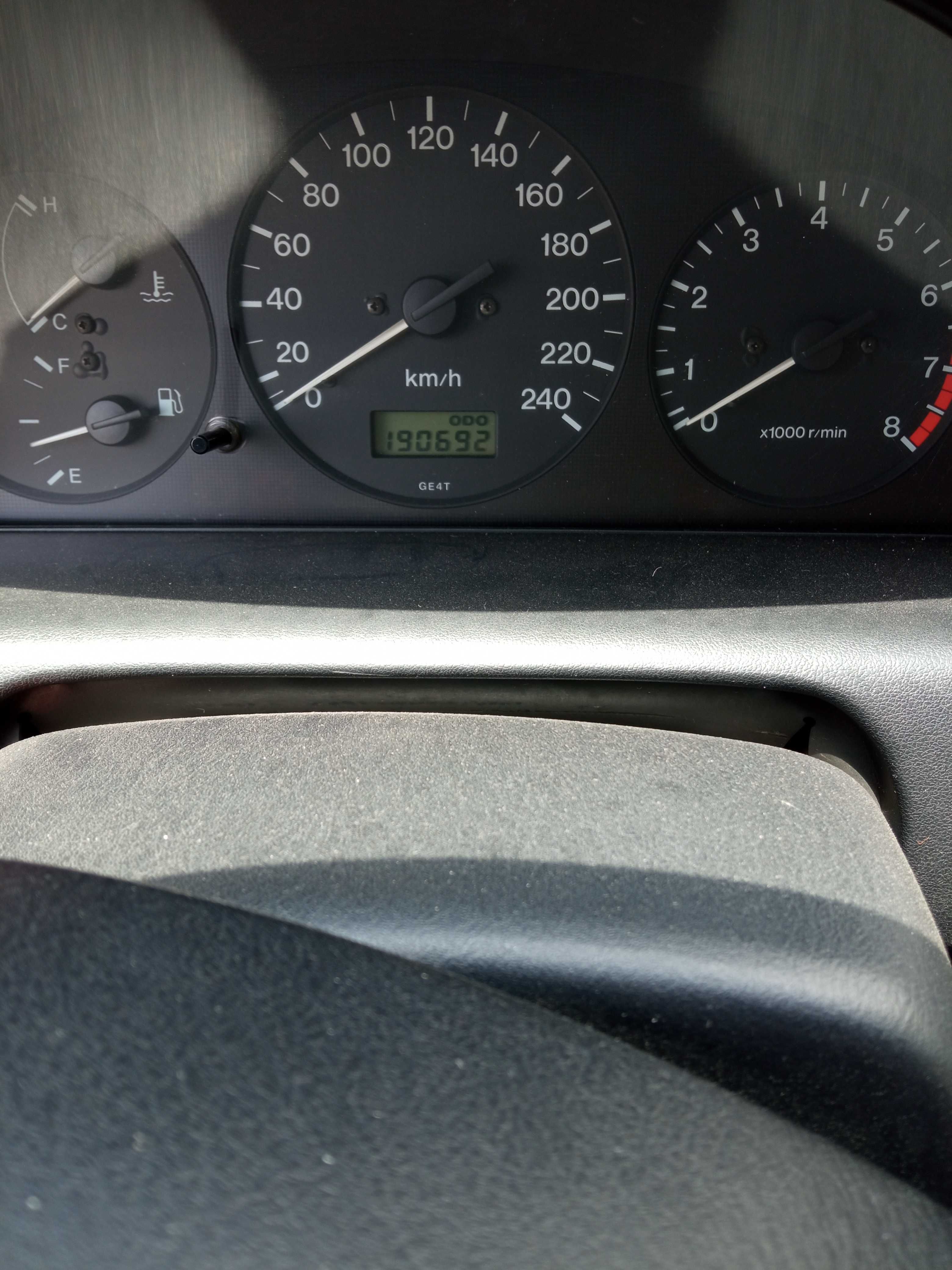 Mazda 626 - Muito bem preservado - ótimo estado-Gasolina