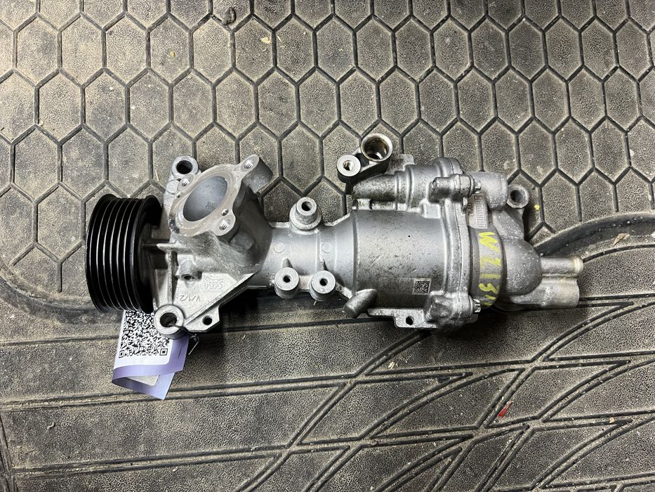 Насос помпа водяна Mercedes c300 w205 e300 w212 2.0t