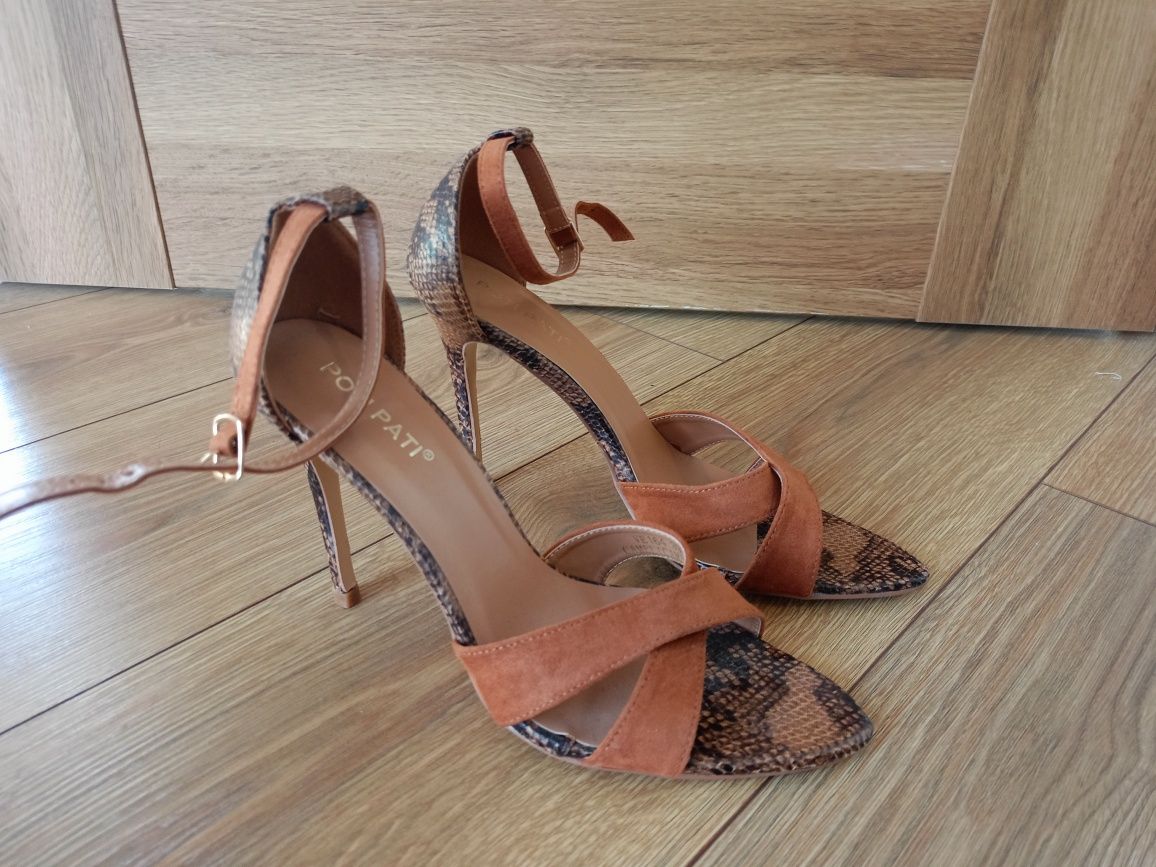 Nowe sandaly na szpilce