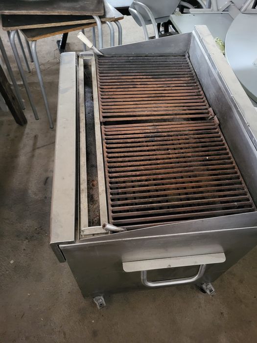 Grelhador em carvão em Inox