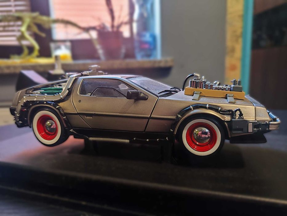 MODEL DeLorean Wehikuł Czasu Back To The Future 3 Silver Sun Star 1/18