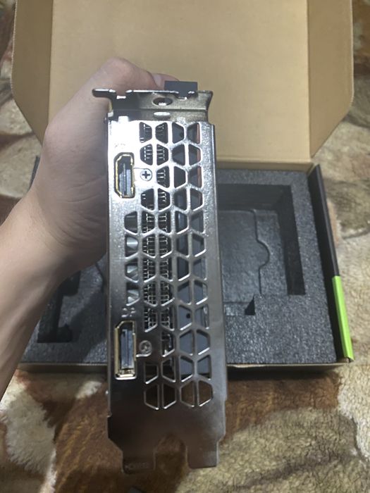 Відеокарта Radeon RX6500 xt eagle 4gb в ідеальному стані