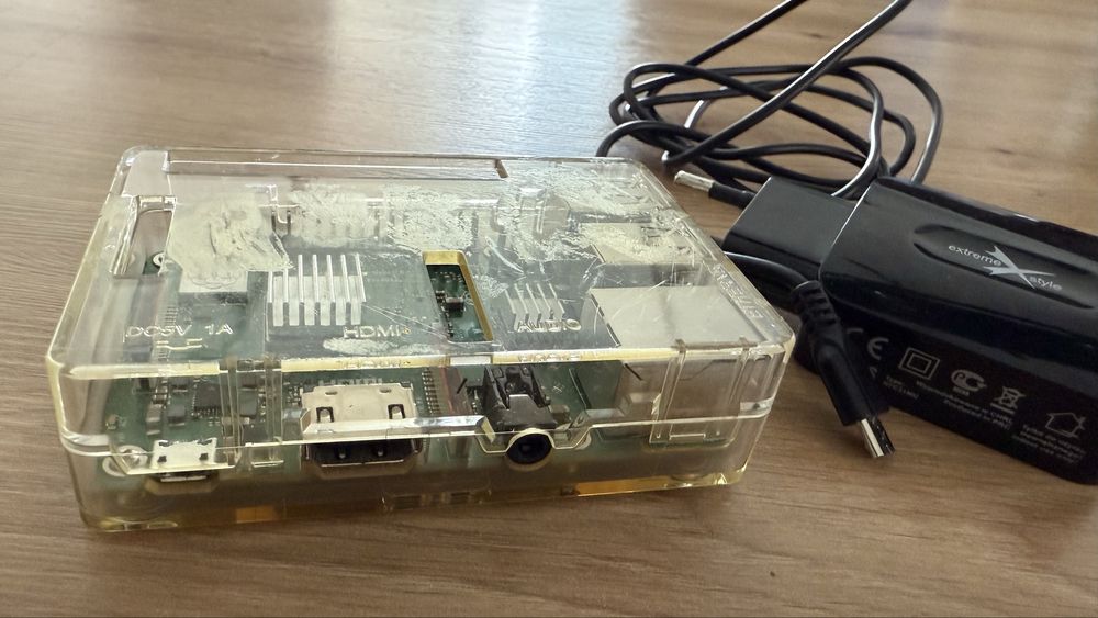 Zestaw Raspberry Pi 3b+, zasilacz i obudowa
