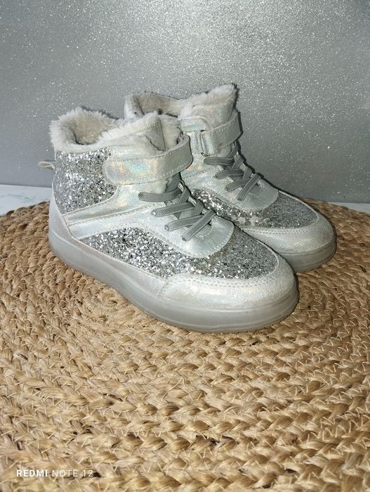 Sneakersy ocieplane na zimę zimowe świecące ociepleniem na rzepy