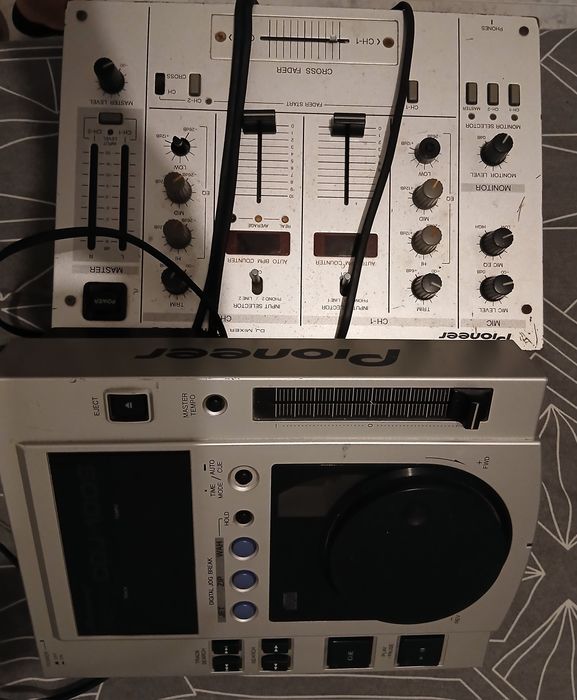 Mesa de mistura com leitor de cd pioneer