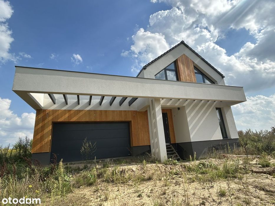 Nowoczesny dom wolnostojący na wzgórzu z widokiem