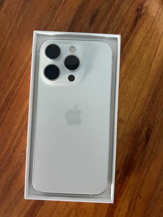 Iphone 15 pro branco