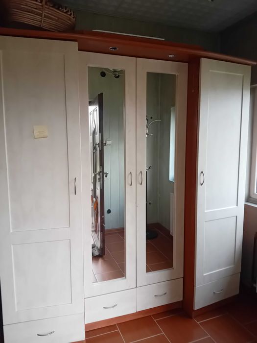 Szafa trzydzwiowa do sypialni lub do werandy