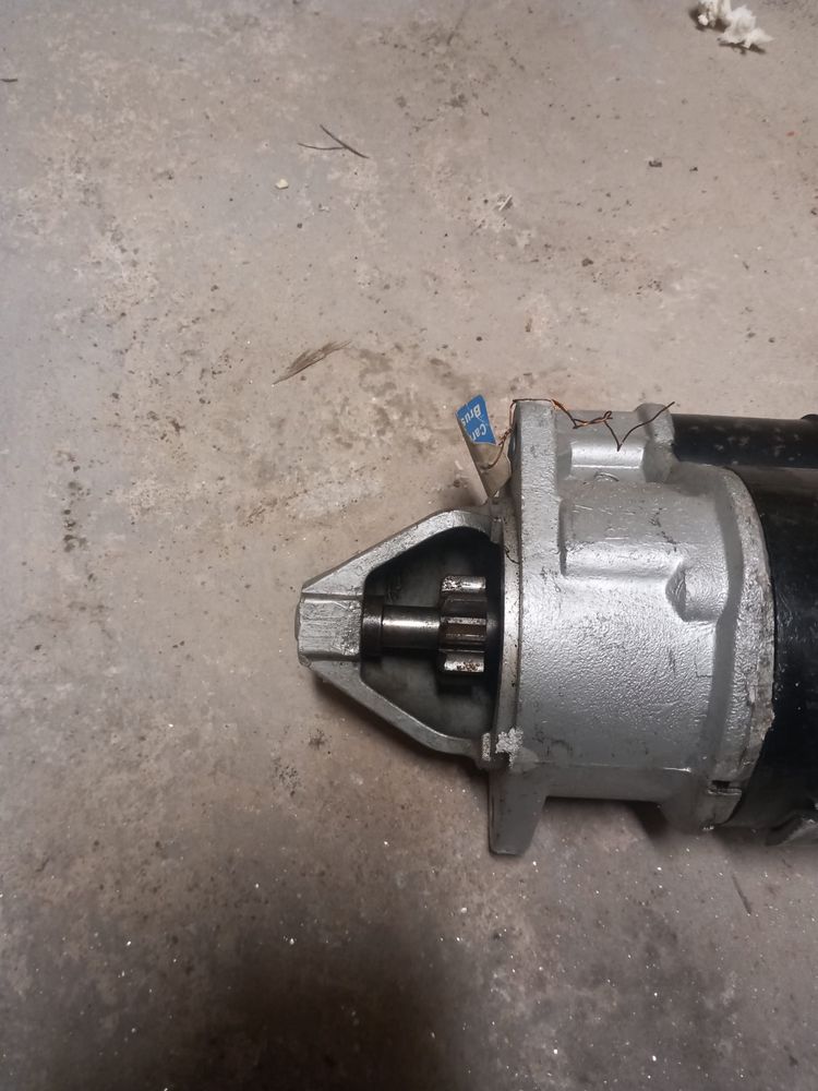 Vendo motor de arranque UMM