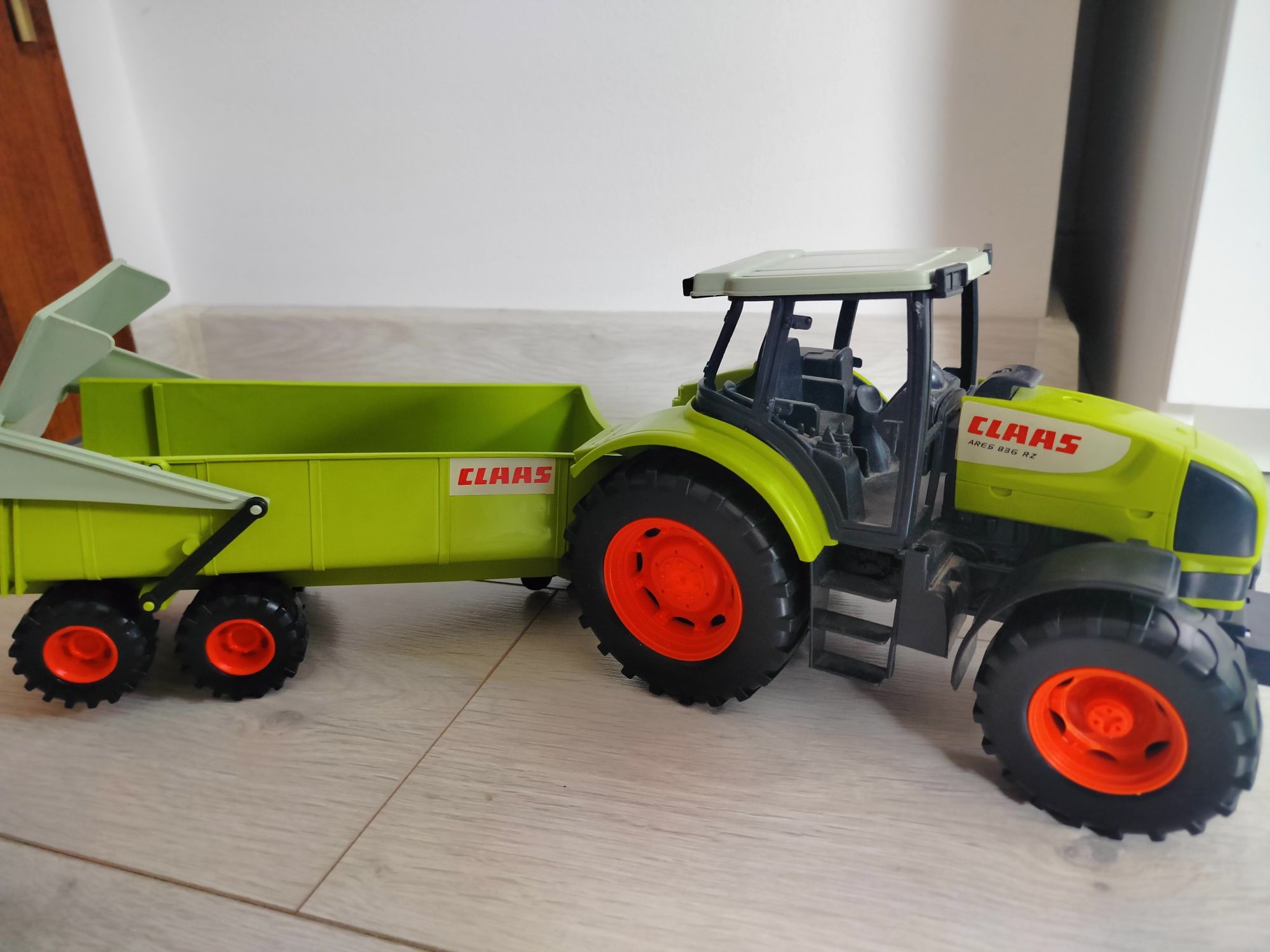 Claas traktor z przyczepą zabawka