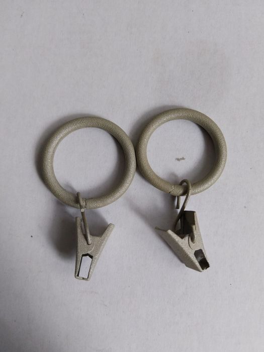 Metalowe kółka z żabkami do karniszy 20 sztuk