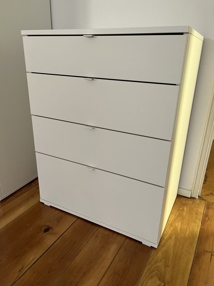 Cómoda 4 gavetas VIHALS – IKEA