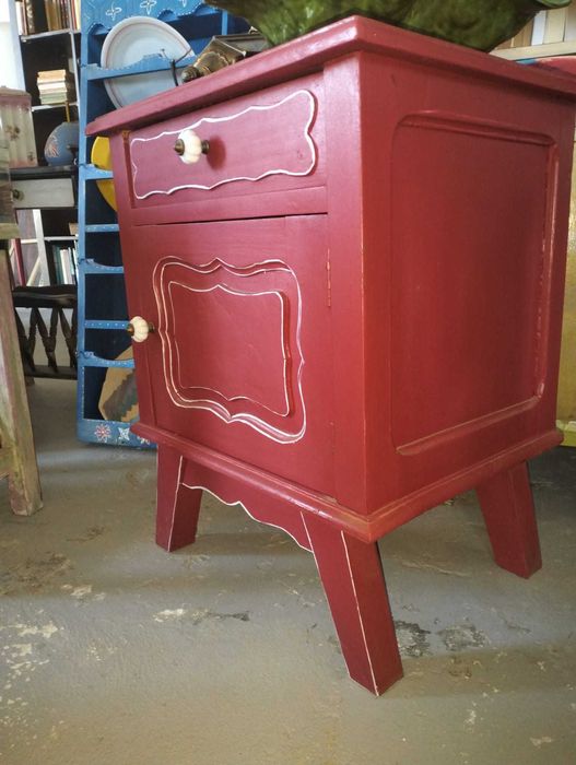 Mesa de cabeceira Vintage, bom estado