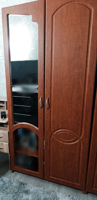 Продам дві шафи в спальню