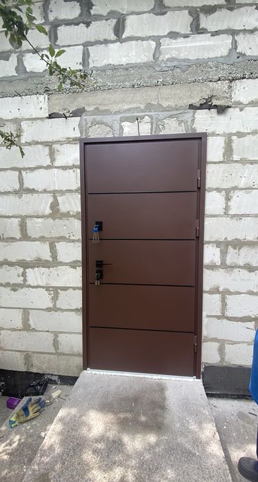 Вуличні вхідні двері до будинку зі склом входные двери уличные на дом.