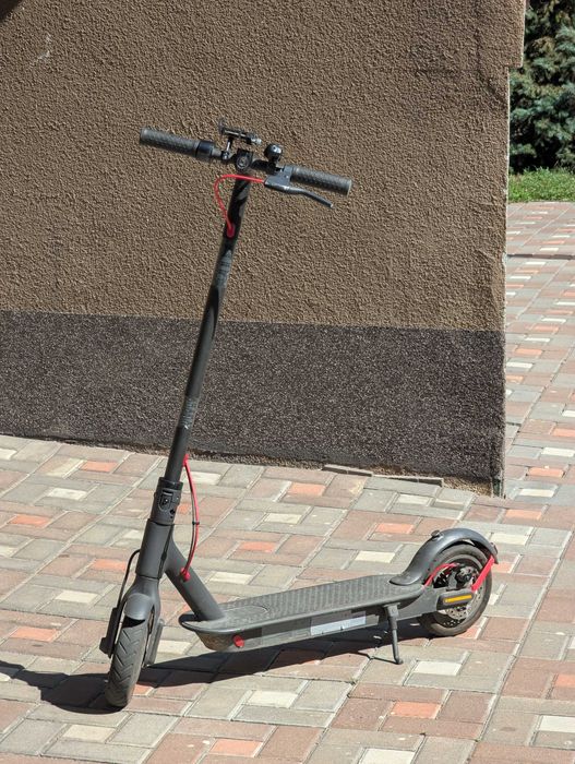 Самокат Xiaomi Mi Electric Scooter Pro