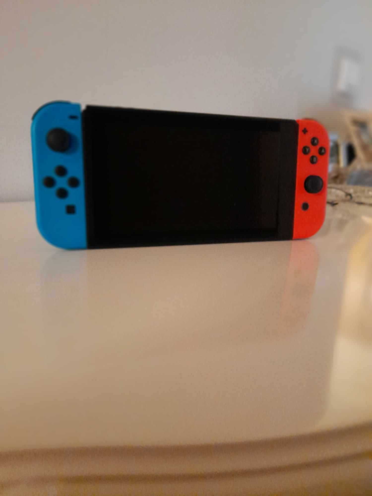 Konsola Nintendo Switch + pokrowiec