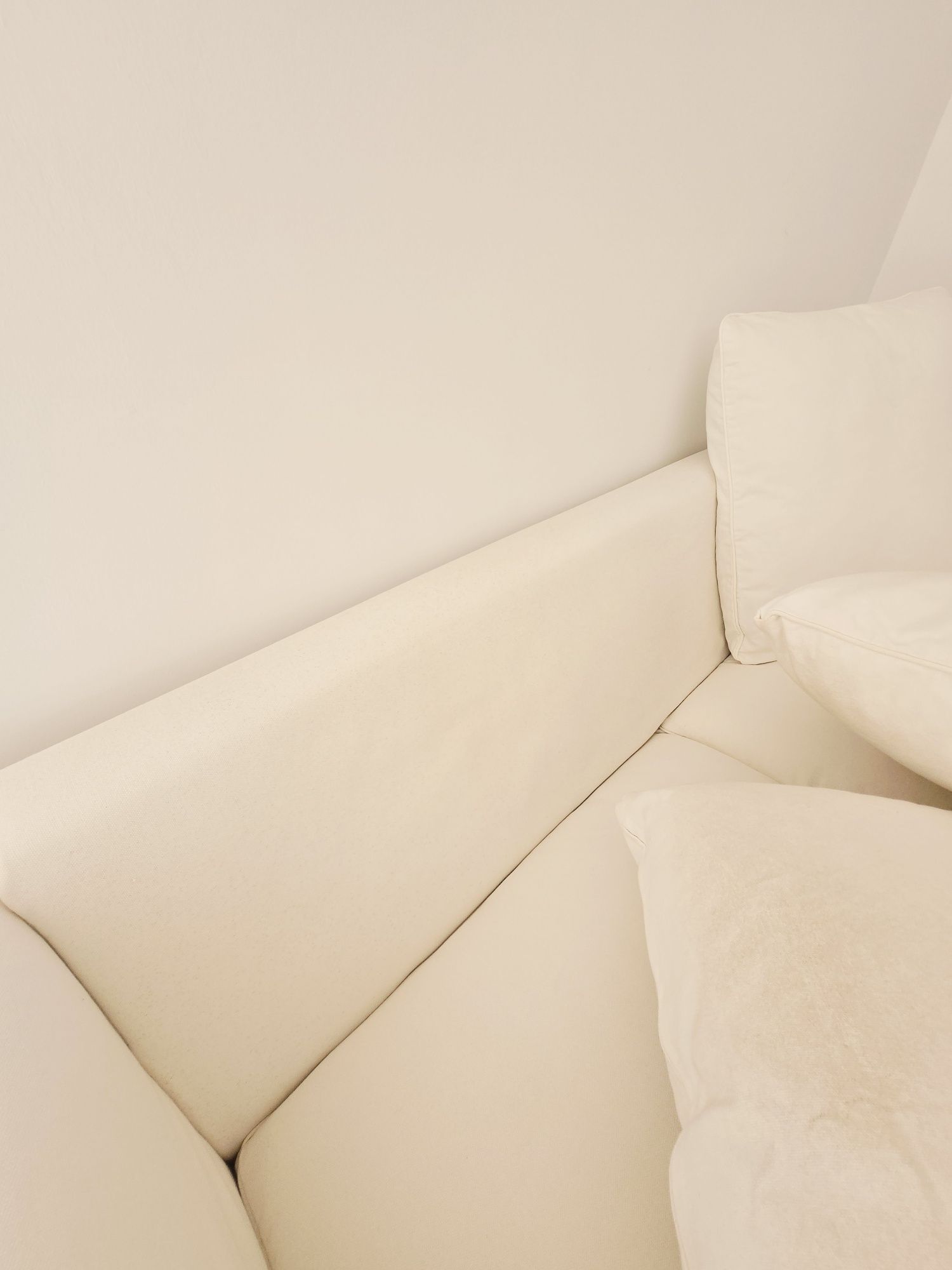 Sofá Modular IKEA com puff.