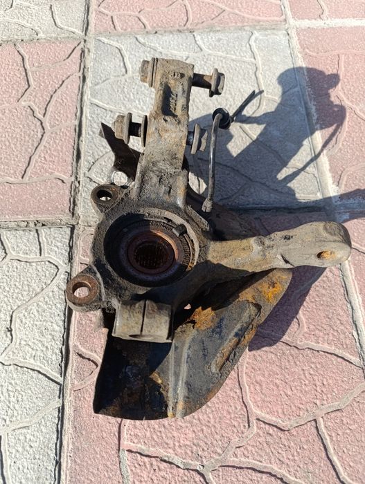 Поворотний кулак взборі Пежо 807 С8 Уліса Скудо Джампі