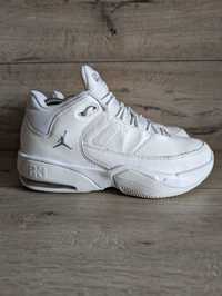 Кожаные белые кроссовки б/у 
Nike Jordan Max Aura 3  39 р 25 см