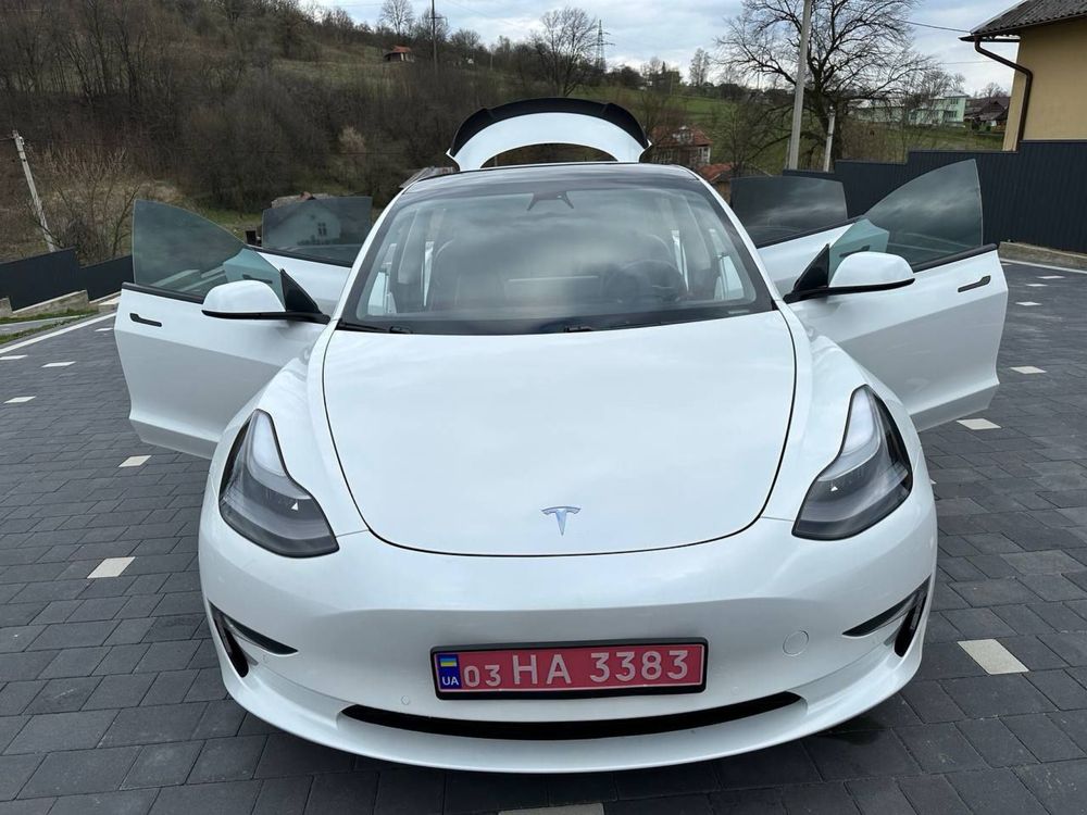 Tesla model 3 (2021)