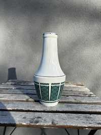 Biały wazon z zielonymi zdobieniami- Spechtsbrunn NRD