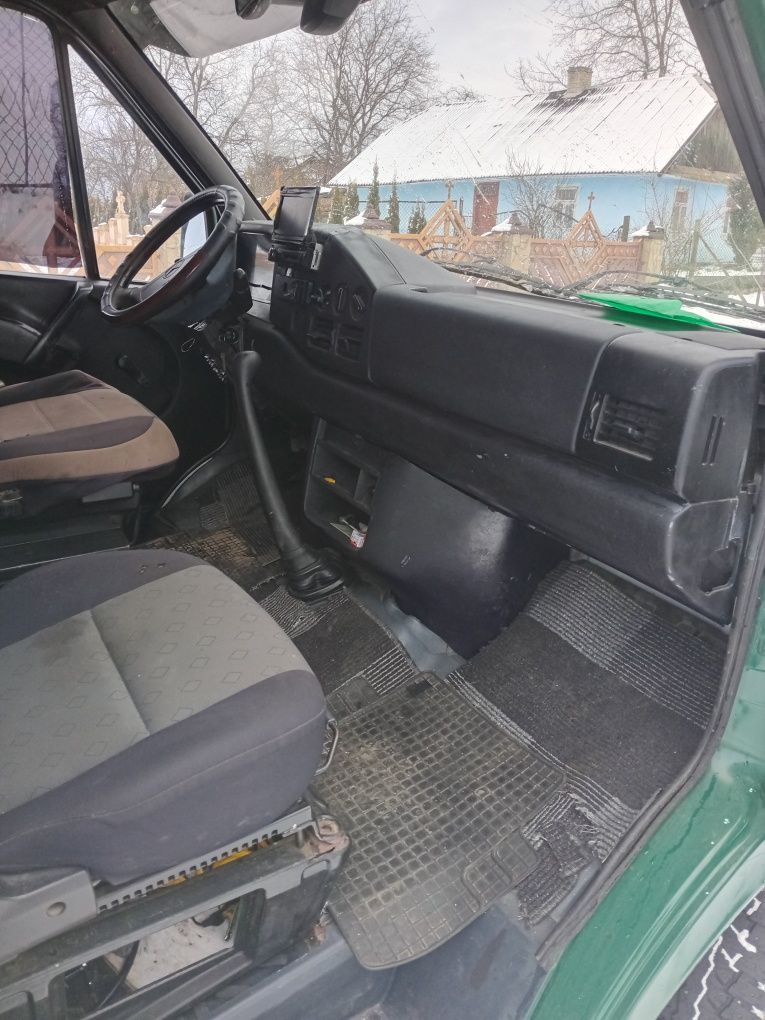 Продам Mercedes-Benz 208