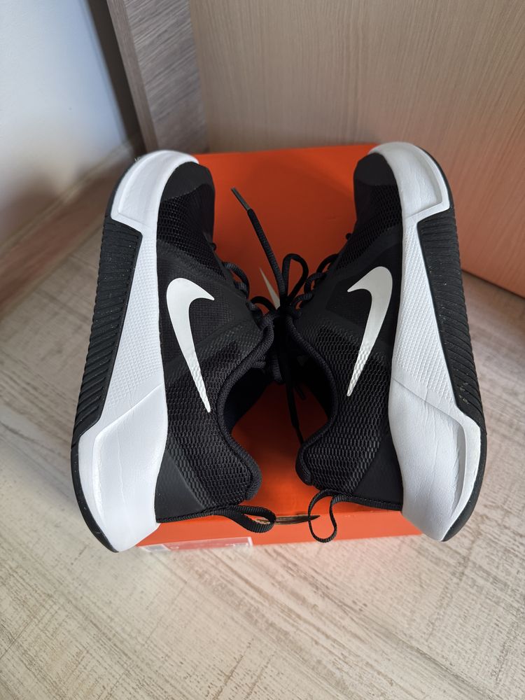 Buty damskie NIKE mc trainer 3 rozmiar 40.5