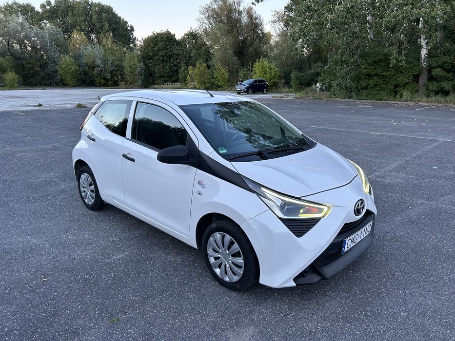 Toyota Aygo 1.0 VVTi lampy LED 5 drzwi benzyna 70 koni Klimatyzacja