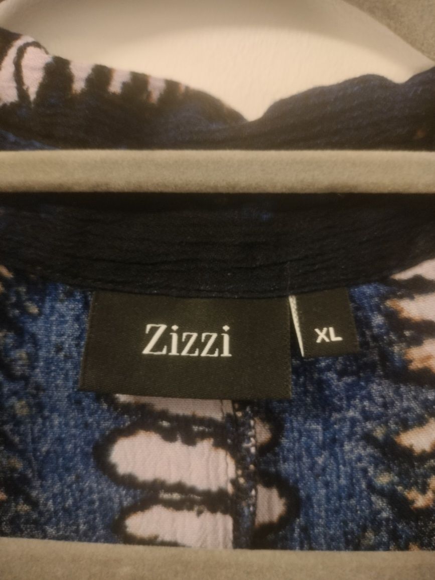 Granatowa wzorzysta sukienka plus size