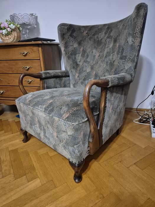 Fotele uszak na nogach ludwikowskich