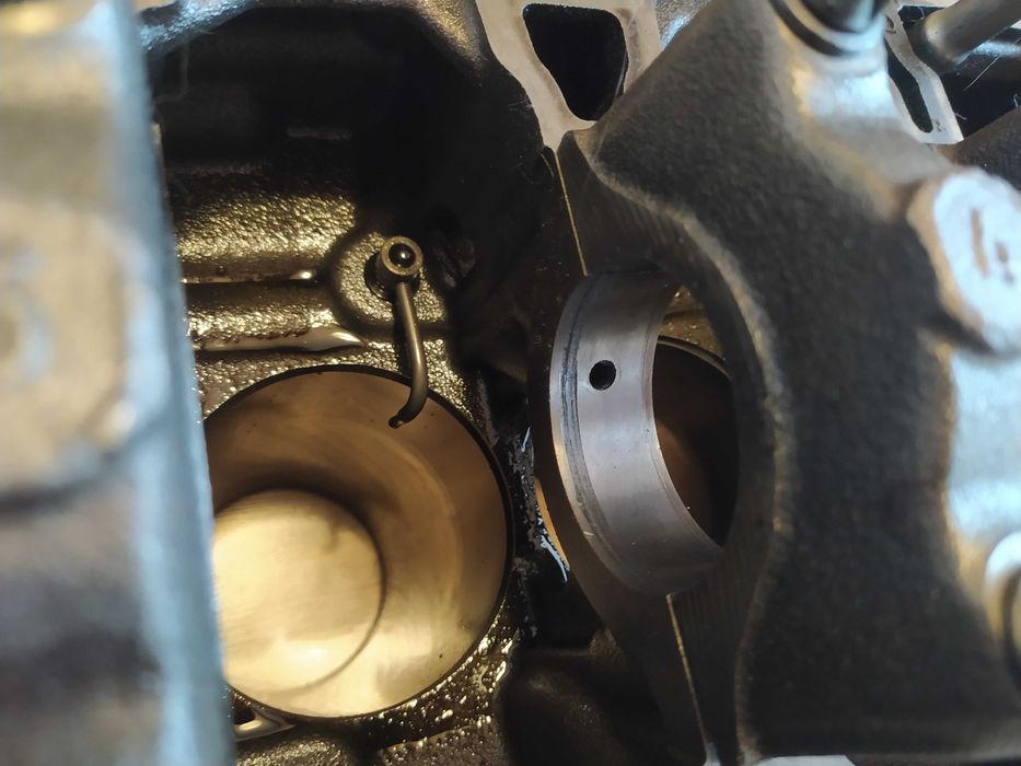 Продам бугеля и болты на двигатель к9к 1,5 DCI.