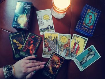 Wróżka tarot karty anielskie i wyroczni