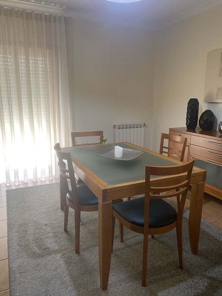 Mesa de sala extensivel com 4 cadeiras