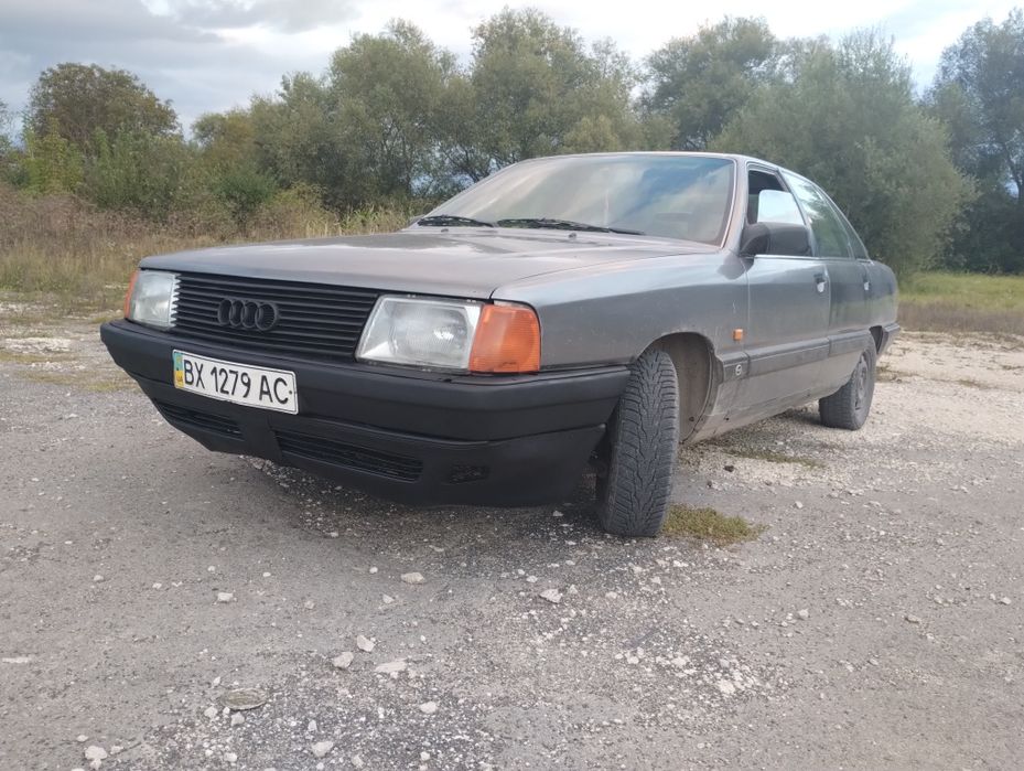 Ауді 100 в доброму стані.
