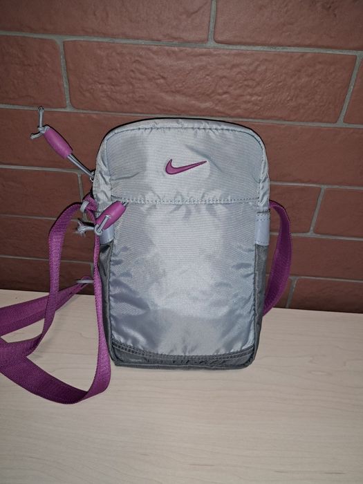 Сумочка Nike хороший подарунок для жінок