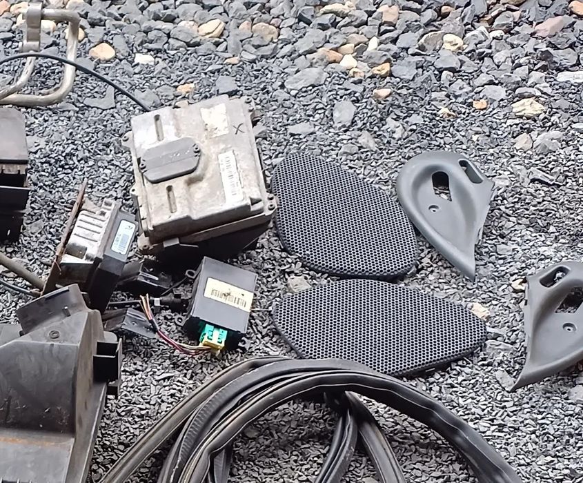 ZASLEPKI GLOSNIKOW MASKOWNICE ZASLEPKA GLOSNIKA MASKOWNICA LEWA PRAWA PONTIAC FIREBIRD CHEVROLET CAMARO 4TH 4 GEN 1993-2002 1994 1995 1996 3.4 3.8 5.7 V6 V8 3.4L 3.8L 5.7L SPEAKER COVER LEFT RIGHT